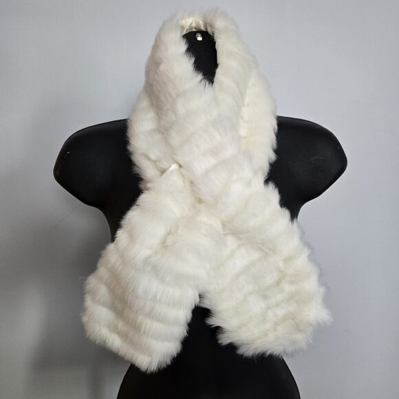 Cache Faux Fur Short Old Money Scarf - Picture 1 of 6